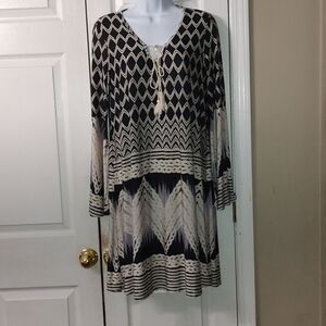 Honeylee black white  mini dress long bell sleeve Sz M EUC